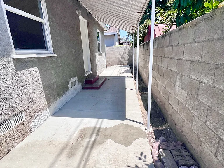 Orange Ave — Photo 13