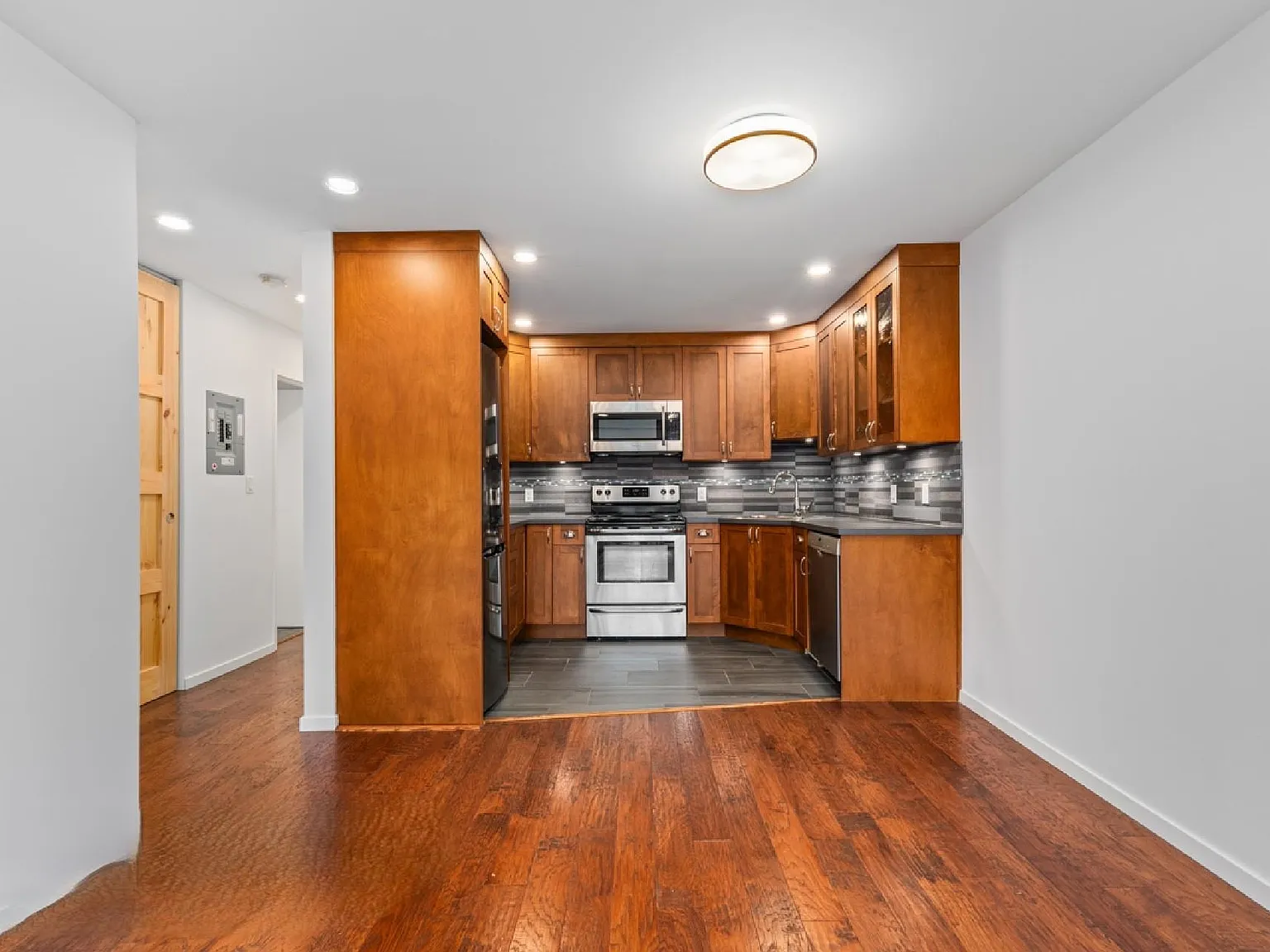 1 bed, 597 sqft, $2,500 — Photo 2