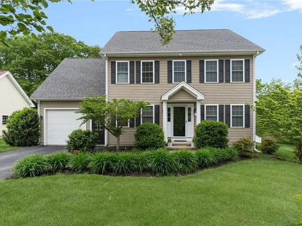 3 Berm Dr, Cumberland, RI 02864