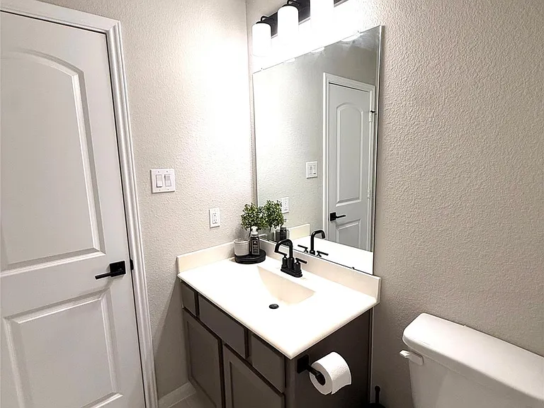5504 Hyde Park Dr — Photo 20