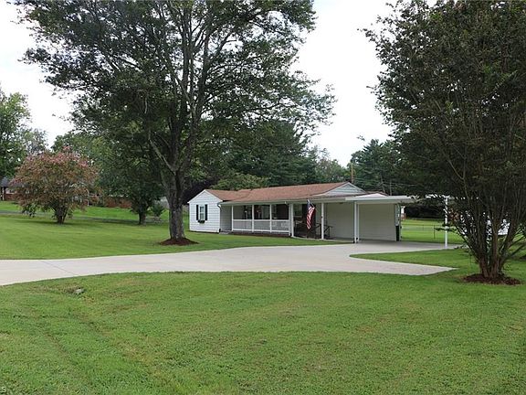3rd image of 106 Mohawk Dr