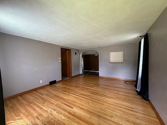 5th image of 1530 S Walnut Ave
