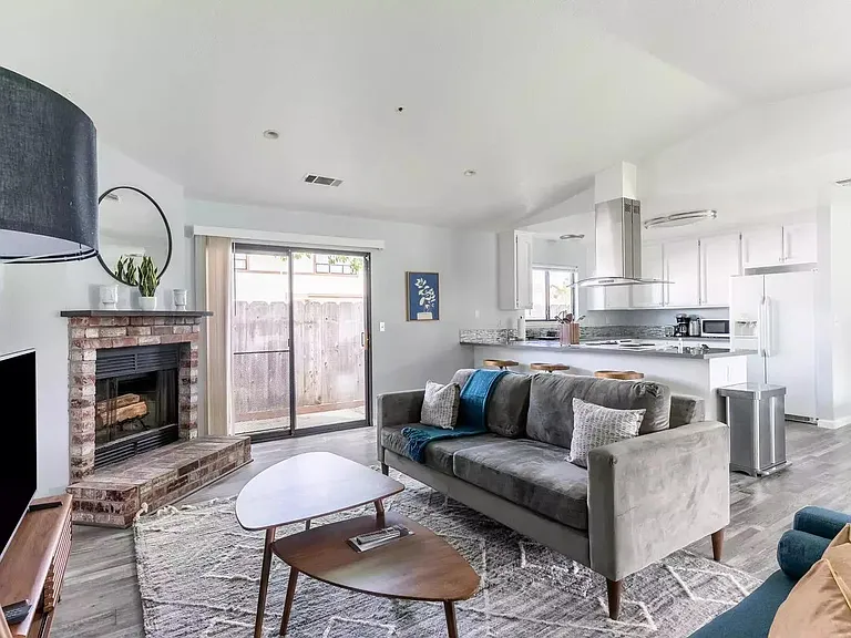 485 N P St — Photo 2