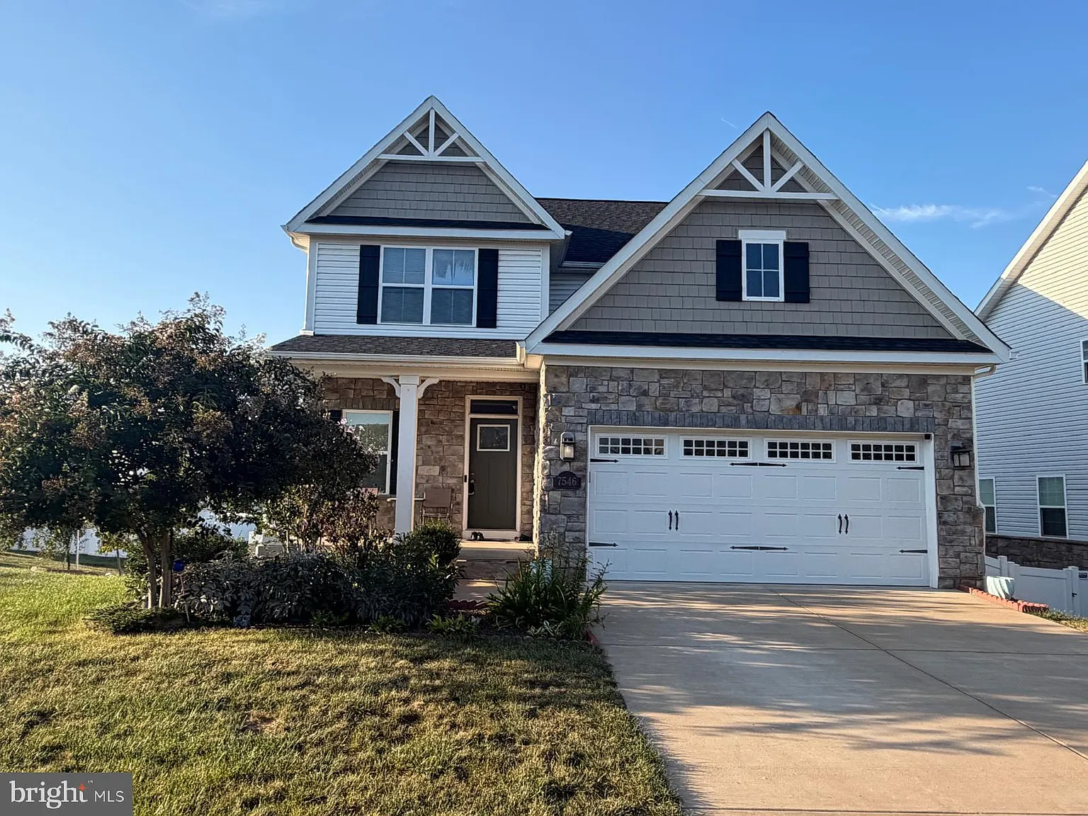 5 bed, 3.5 bath, 4011 sqft, $4,200 — Photo 2