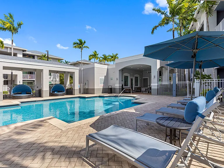 Blu on Marina Boulevard — Photo 11