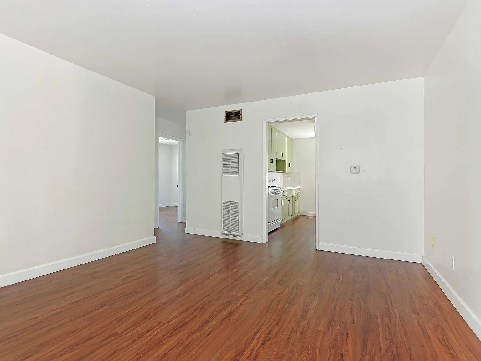 2 bed, 900 sqft, $2,395 — Photo 4