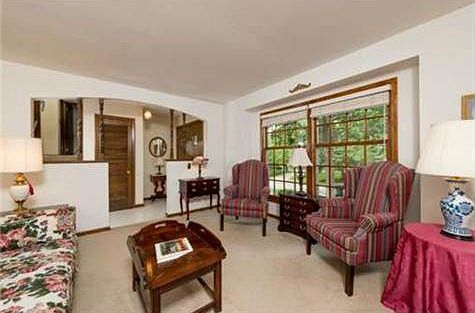 3rd image of 9511 Farley Cir