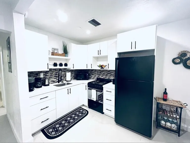 1211 NE 15th Ave #1 — Photo 7