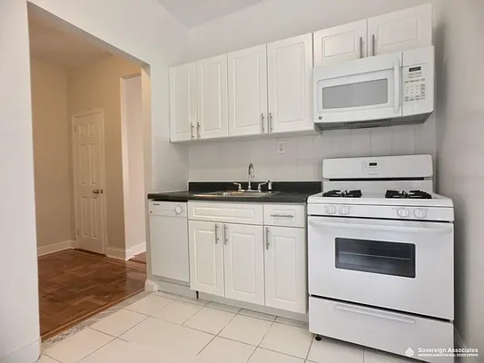 Rented by Sovereign Associates | media 9