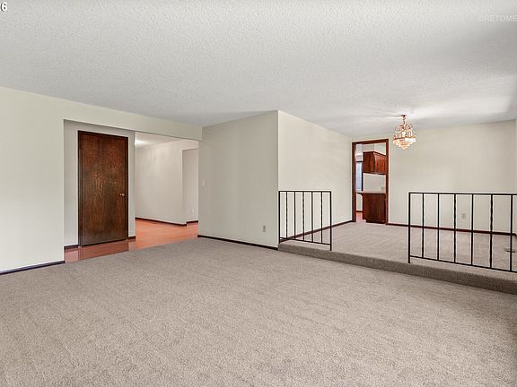 5th image of 14755 SW Carolwood Dr