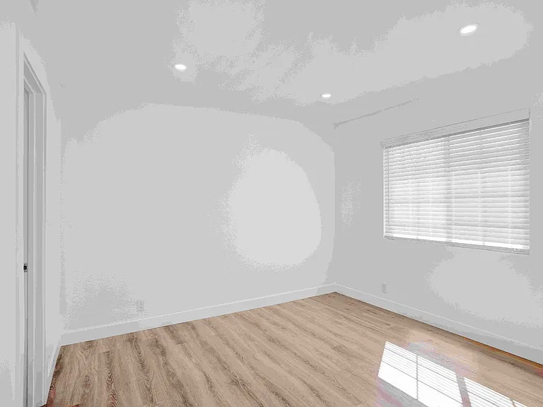 124-126 S Marengo Ave — Photo 12