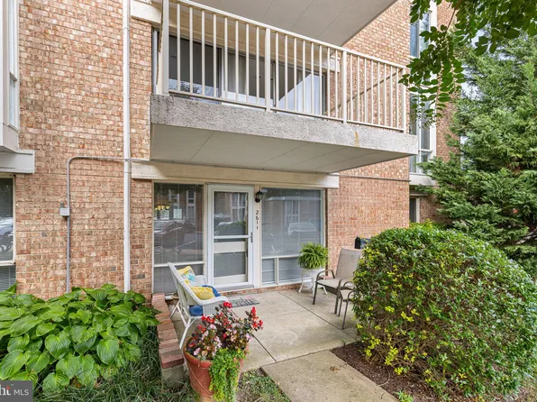 2611 Fort Farnsworth Rd #302, Alexandria, VA 22303