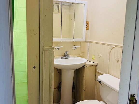 5th image of 221 Bartholdi Ave #1-F