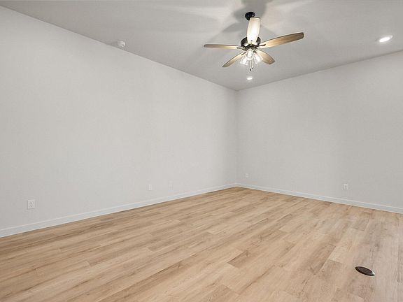 4th image of 2917 Harvest Ave