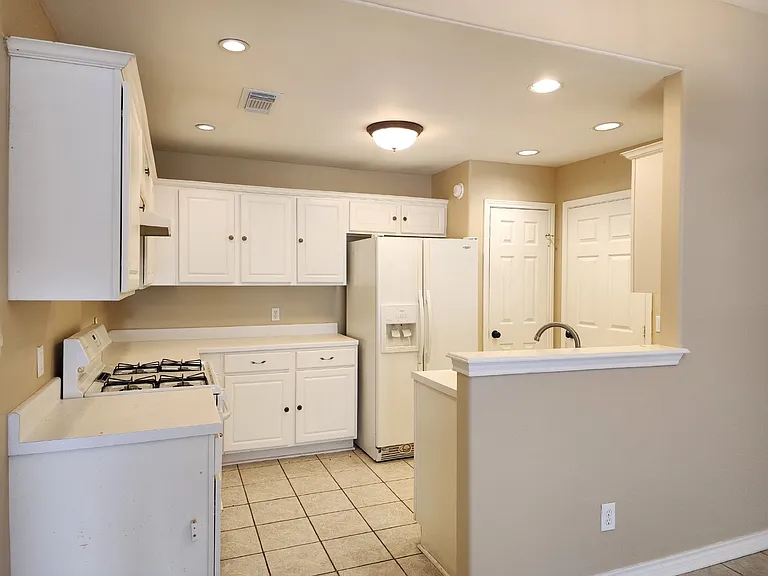 18203 Beaverdell Dr — Photo 3