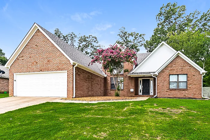 3 bed, 2.0 bath, 1750 sqft, $2,195 — Photo 1