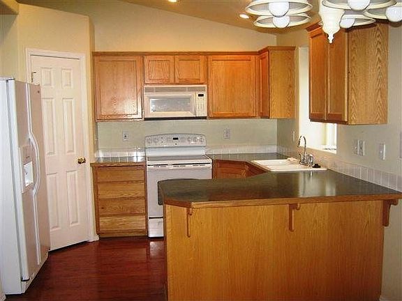 3rd image of 419 Pietra Way