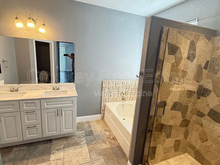 328 Whispering Oaks Ct — Photo 3