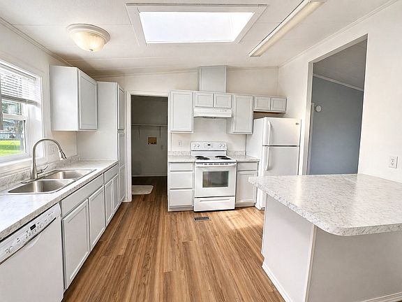 2nd image of 536 Cheery Lynn Rd
