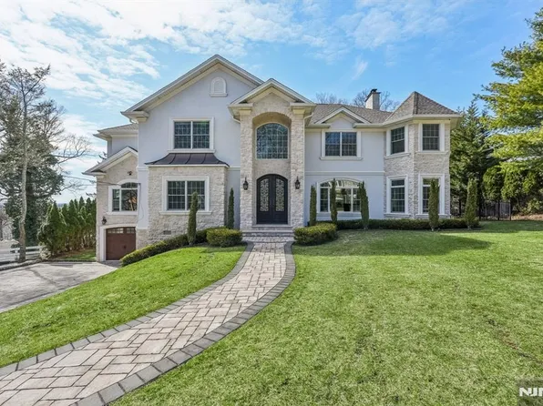 73 Maple Ave, Wayne, NJ 07470