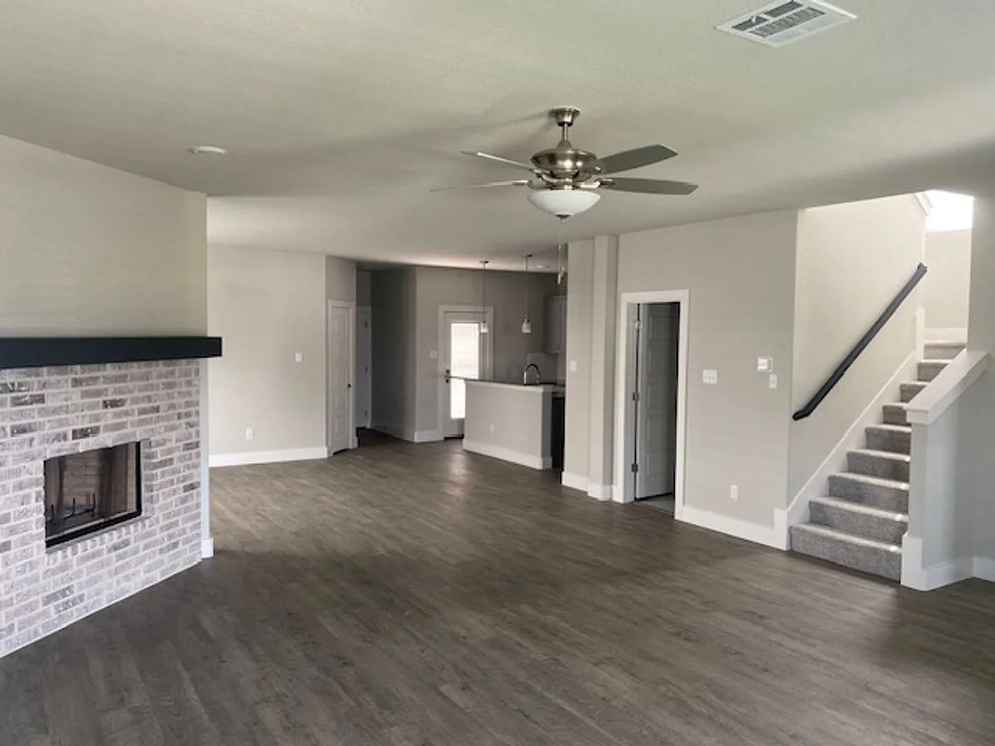 4/2.5/2 - Short & Long Term Leases — Photo 2