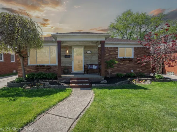 21720 Sunnyside St, Saint Clair Shores, MI 48080