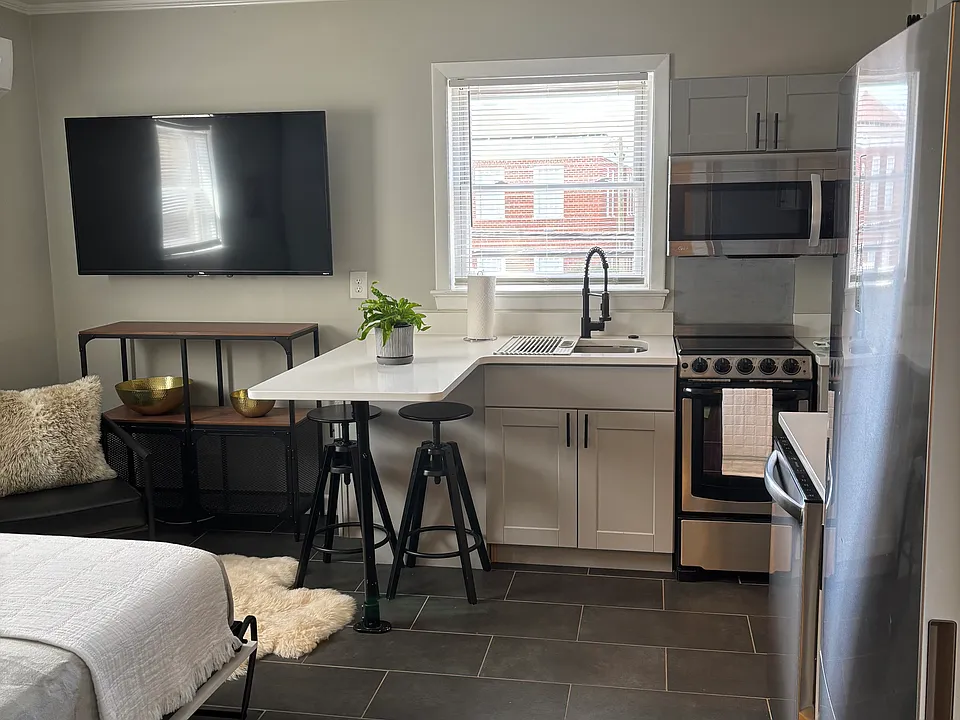 615 Guilford Ave #4