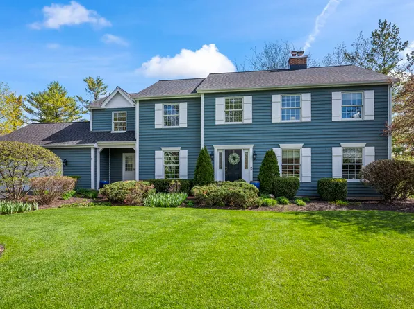 12 Thornfield Ln, Hawthorn Woods, IL 60047