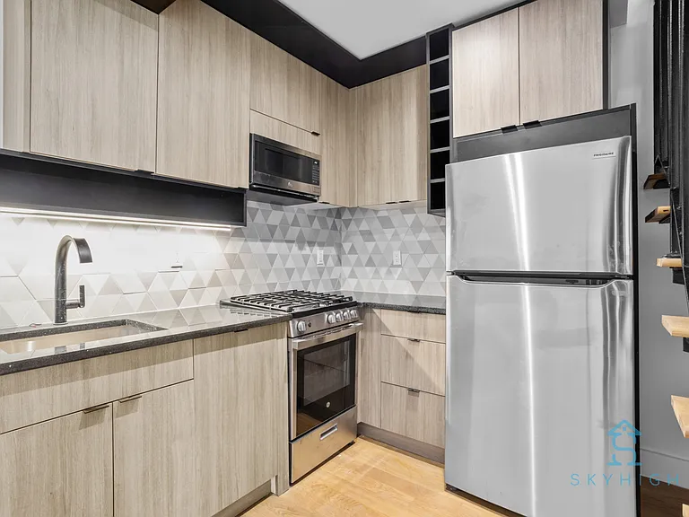 11 Lewis Ave #PENTHOUSE — Photo 5
