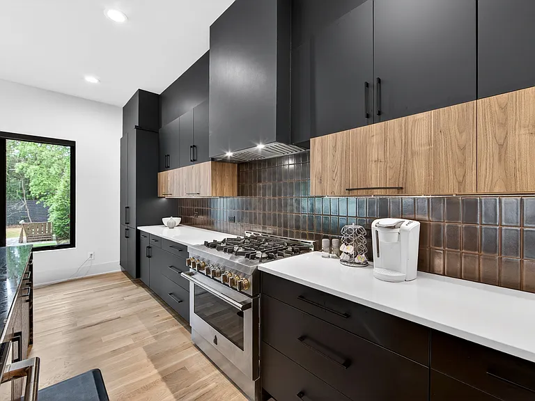 504 Shelton St — Photo 5