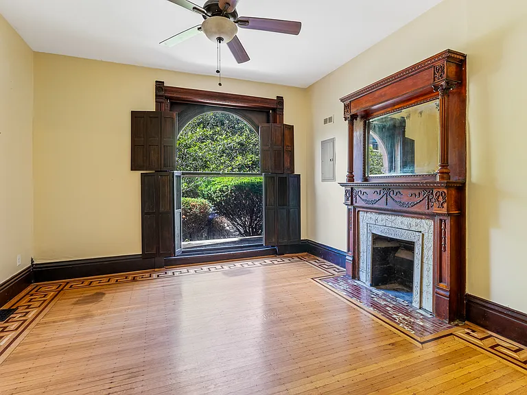112 W Burnett Ave #1 — Photo 5