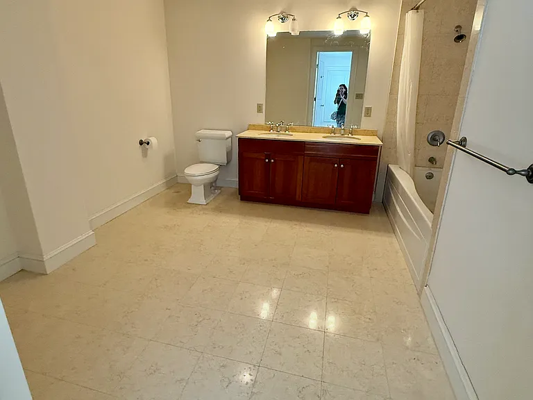 10 Vernon St #305 — Photo 17