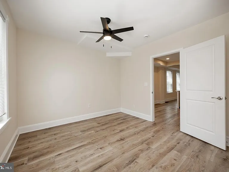 325 W Barnard St W — Photo 11