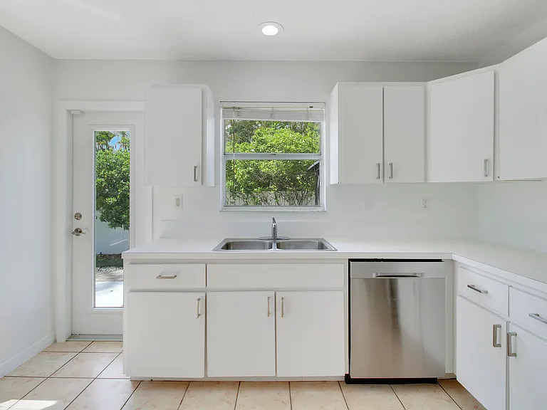 6118 Barbara St — Photo 14
