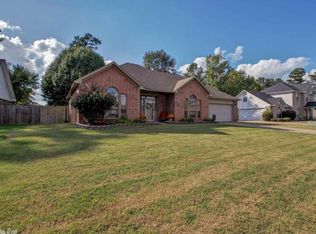 2002 Pleasant Pointe Cir, Bryant, AR 72022