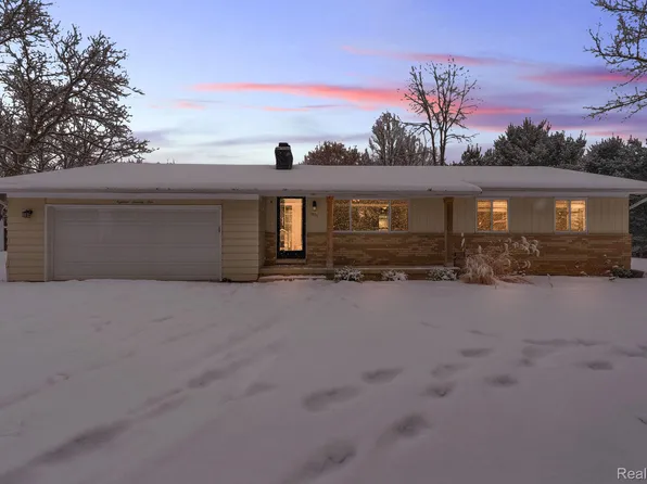 1875 Gray Rd, Howell, MI 48843