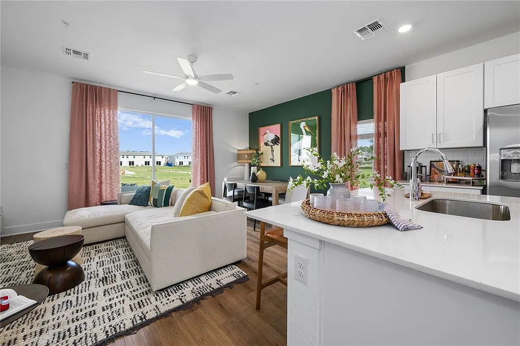 3 bed, 2.5 bath, 1347 sqft, $2,085 — Photo 4