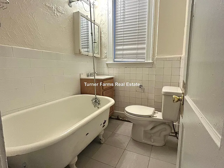 518 Cambridge St #1C — Photo 10