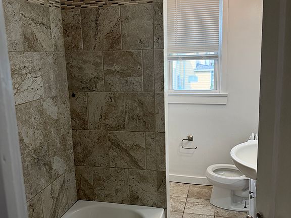 4th image of 102 3rd Ave Floor 2