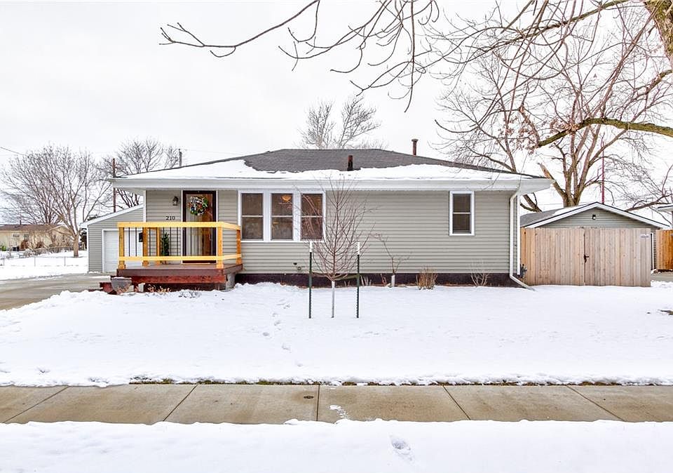 1st image of 210 SW Westlawn Dr