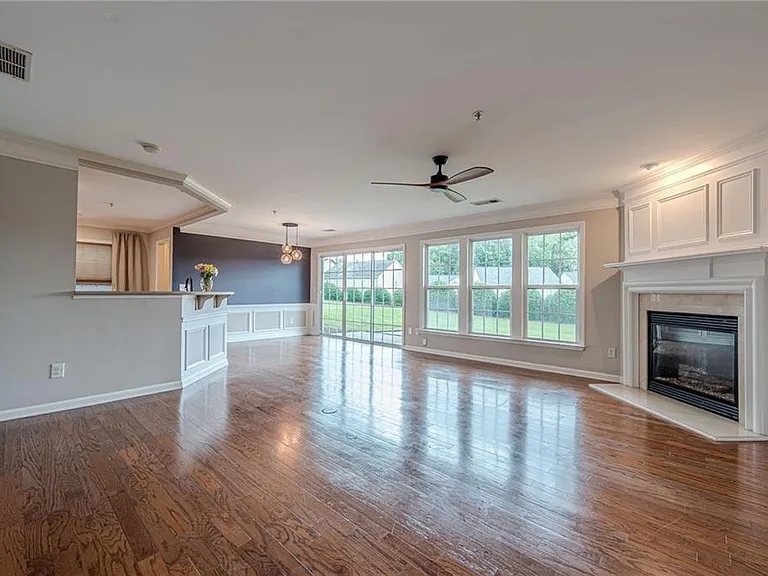 300 Balaban Cir — Photo 3