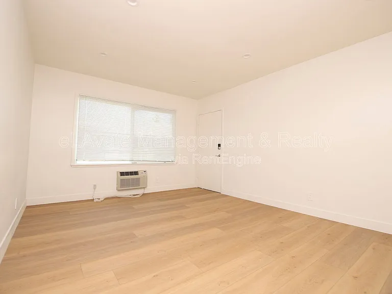 14115 Gilmore St #2 — Photo 11