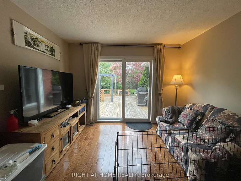 1163 Rosethorne Rd #UPPER — Photo 9