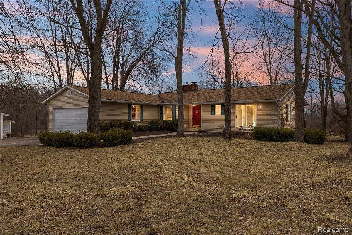 4800 N Burkhart Rd photo 1