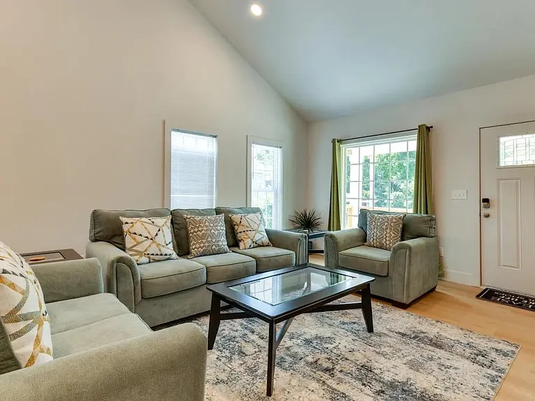 1237 Fairmont St — Photo 5