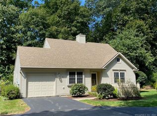 6 Peachtree Ln, East Lyme, CT 06333