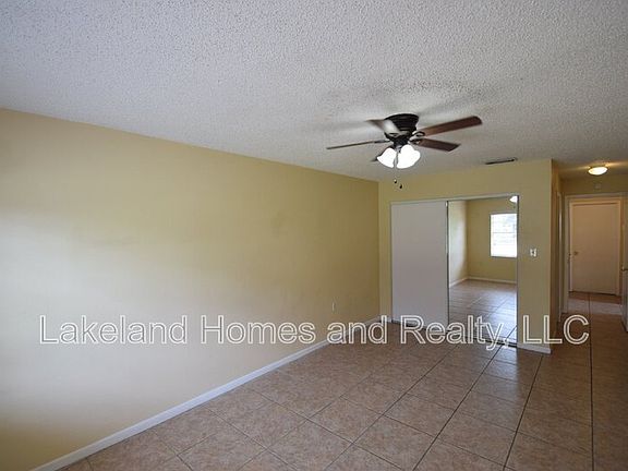 3rd image of 830 Shirley Ann Trl
