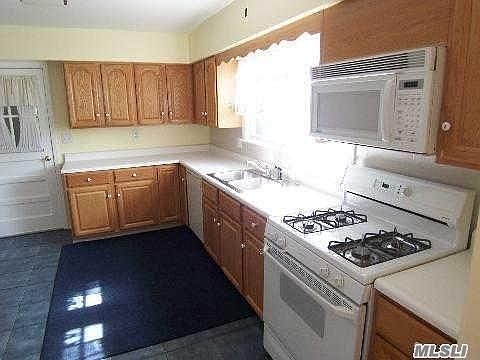 2nd image of 182 Woodlawn Ave