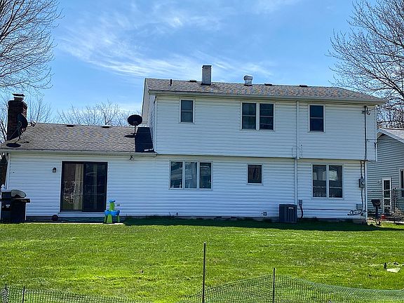 2nd image of 319 Cottonwood Dr