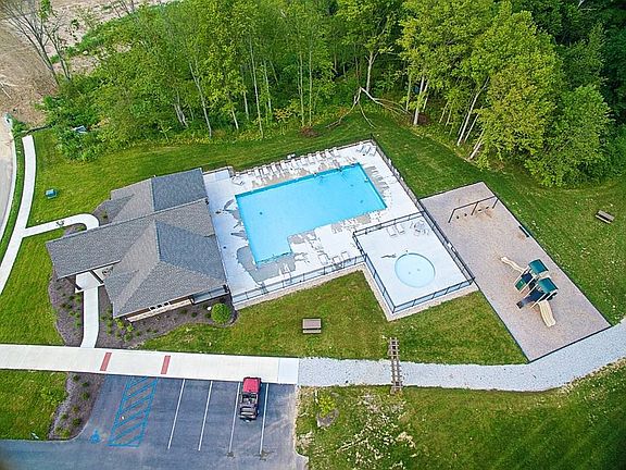 4th image of 4132 Basswood Dr